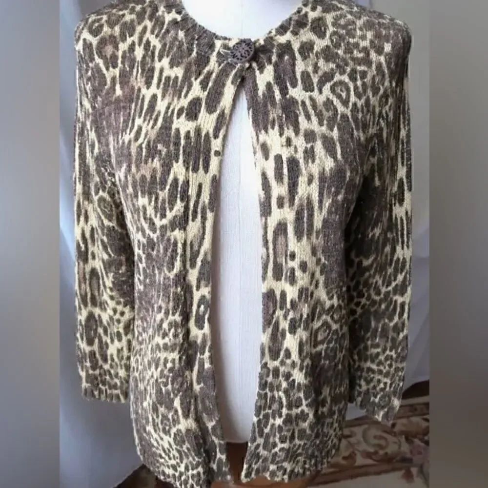 🌟Tweeds sz L cardigan Leopard Print🌟